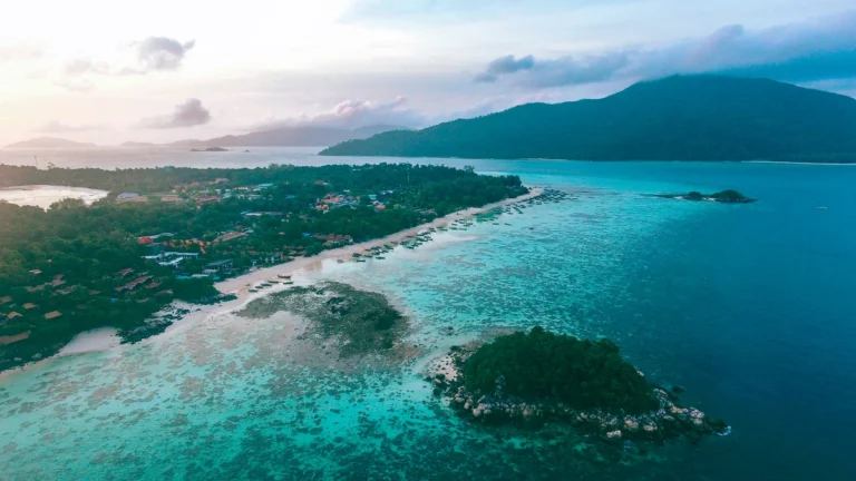 Best Time and Tips for Traveling from Koh Lanta to Koh Lipe by Boat